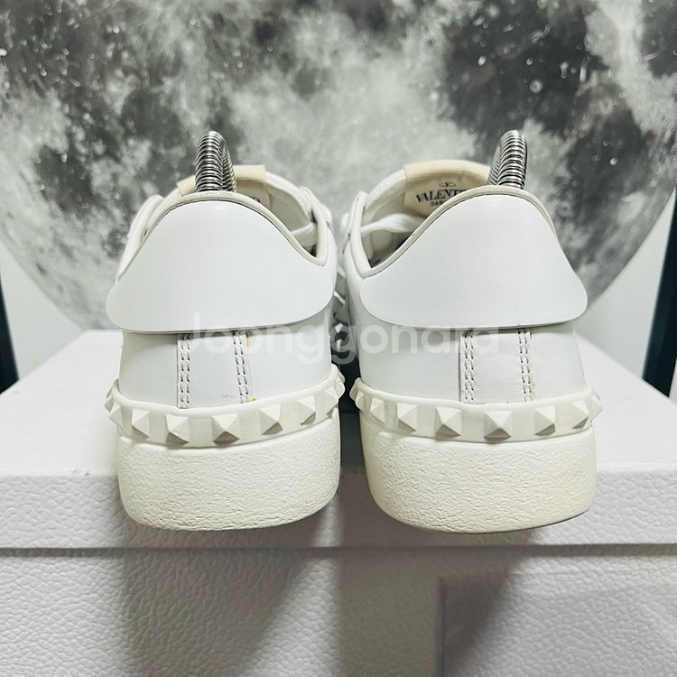 정품 36.5) 발렌티노 화이트 락스터드 스니커즈 235~240--3