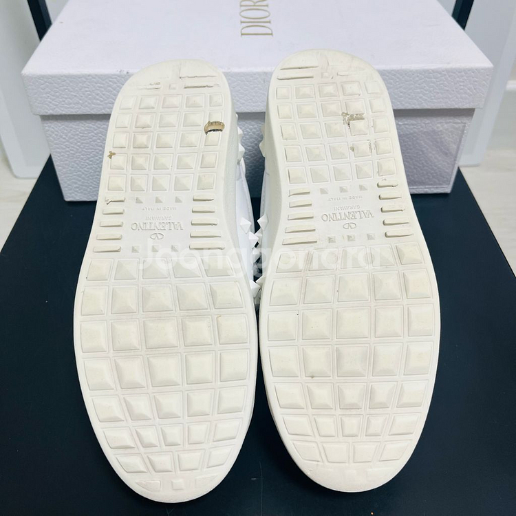 정품 36.5) 발렌티노 화이트 락스터드 스니커즈 235~240--4