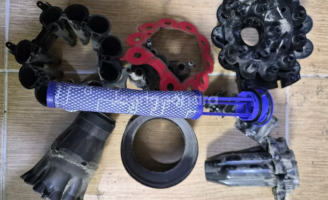 깨끗하게 세척한 다이슨 청소기 V7(22분 연속동작)--9