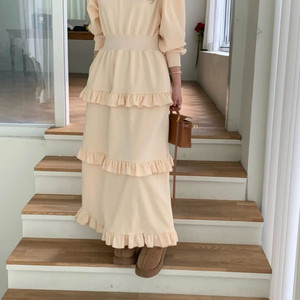 바이씨니 제작 소프트프릴원피스 베이지 판매합니다