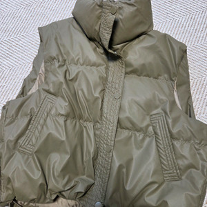 올리브데올리브패딩 조끼