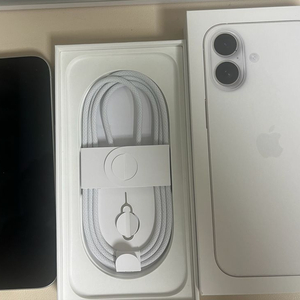 아이폰 17 화이트 256기가 풀박스 팝니다