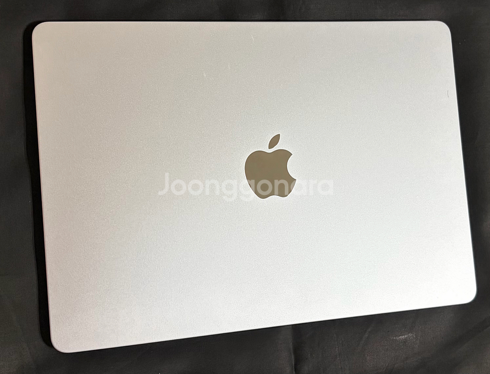 맥북 에어 M4 13 16/512 스카이 블루 애케플영문 키보드하자없고 외관 깨끗합니다박스 및 구성품 모두 있어요배--0