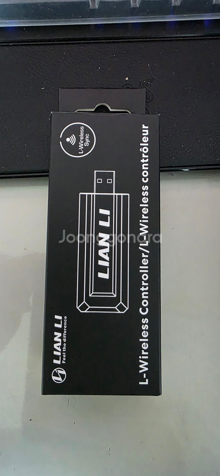 리안리 UNI FAN TL Wireless LCD 140 리버스 (블랙)4개 정방향 1개 컨트롤러 판매 합니다--0