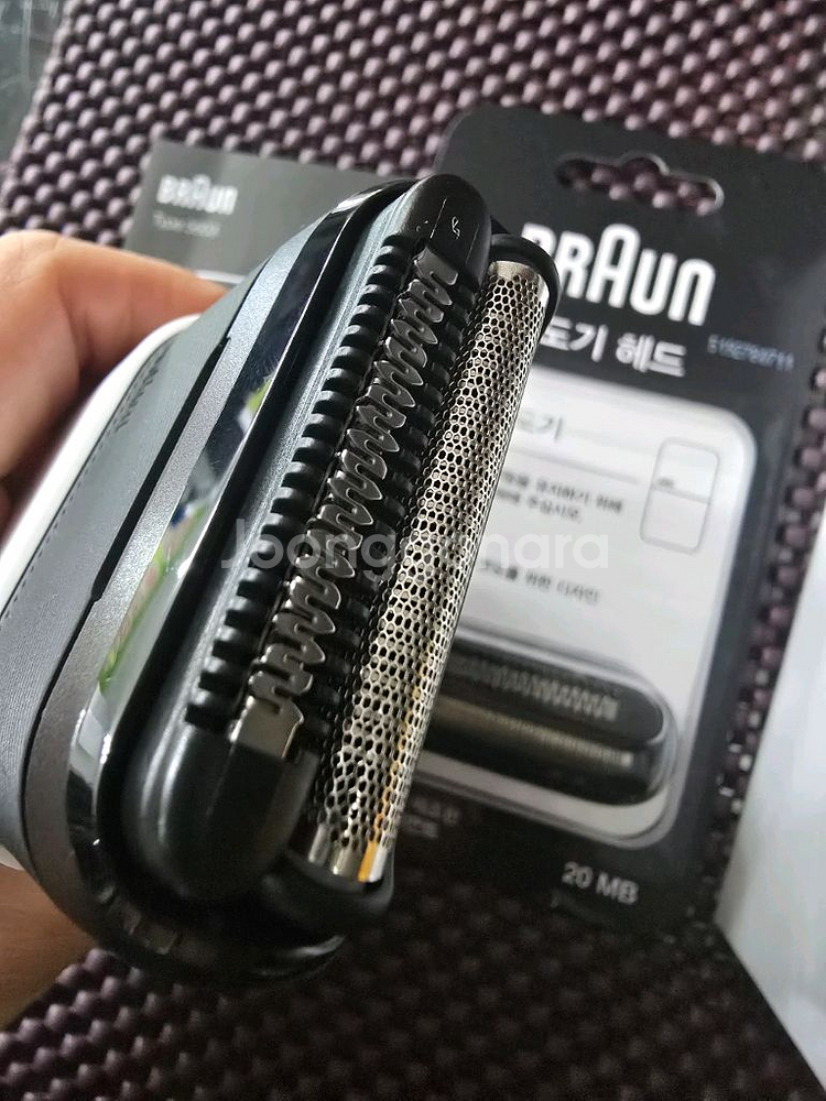 브라운 X시리즈 휴대용 전기면도기 단순개봉 새상품 판매합니다.--2