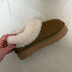 어그 퍼 슬리퍼 240