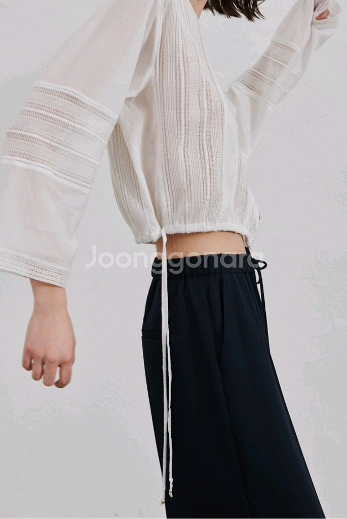 르윗 레이스 패치 블라우스 lace patch blouse--3