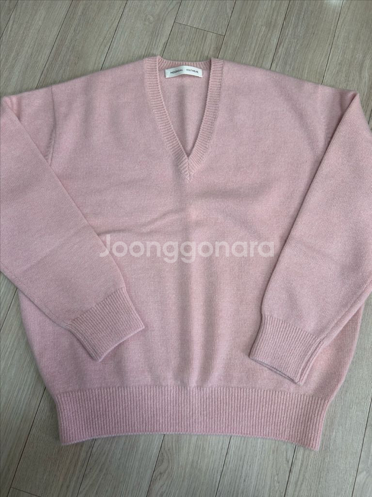 moondal 문달 Deep V-Neck Knit in Pink--3