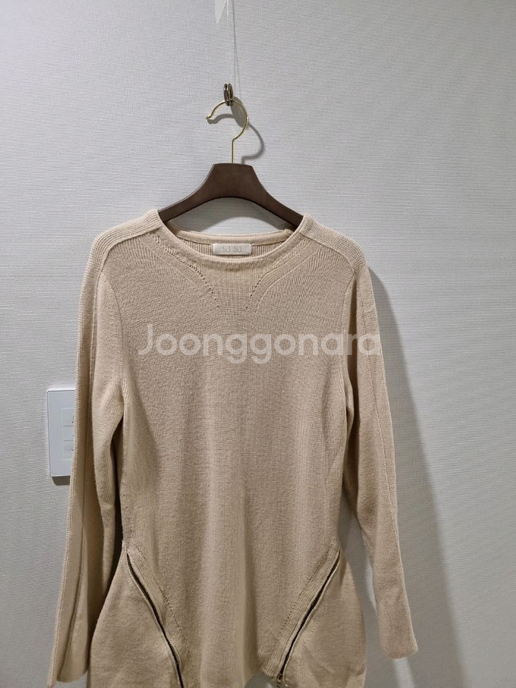 SJSJ 베이지 지퍼 포인트 니트--1