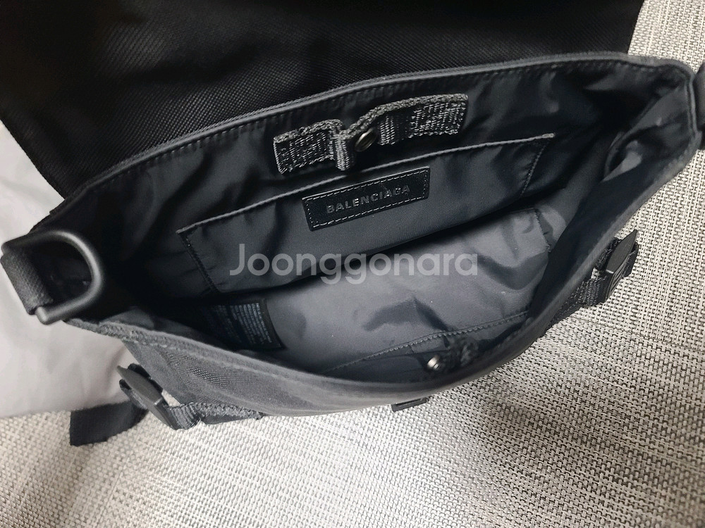 발렌시아가 아미 크로스백 토트백 메신저백--4