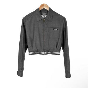 [38] 미우미우 여성 그리자이유 패치 크롭 블루종 자켓 슬레이트 그레이