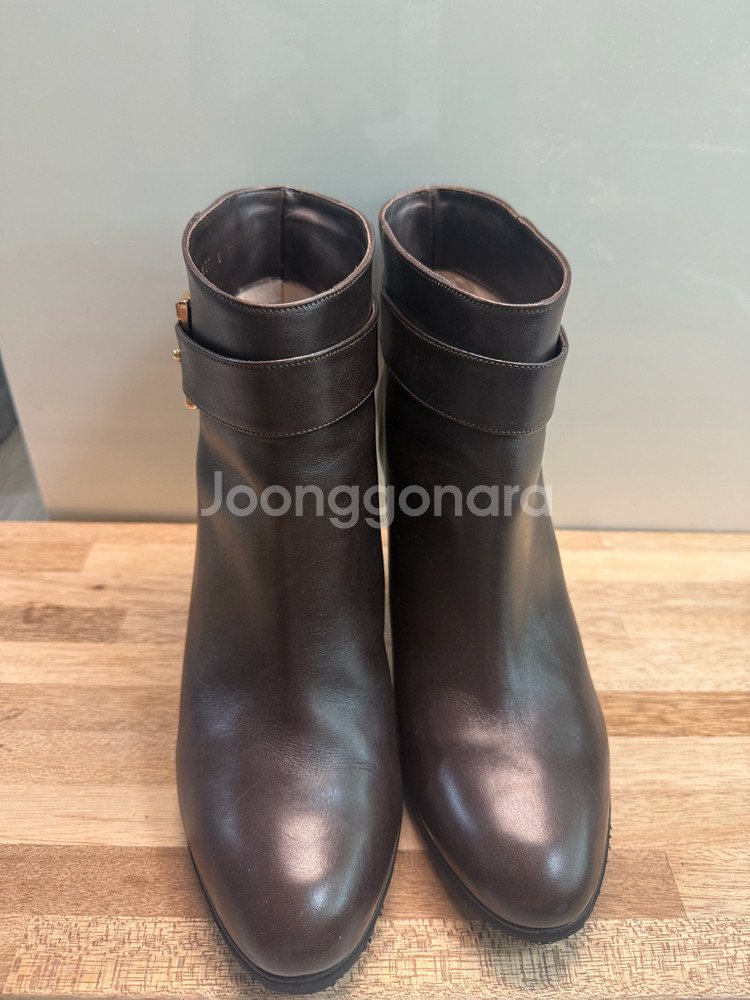 페라가모 간치니 부츠 9사이즈 정품(260)--2