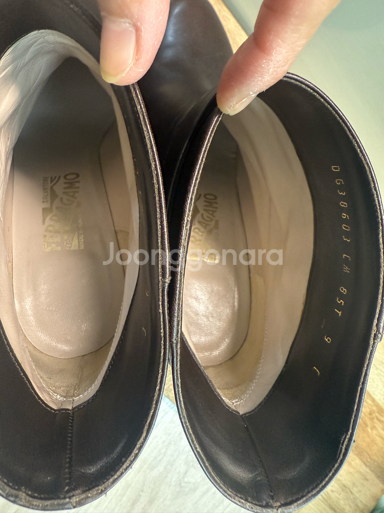 페라가모 간치니 부츠 9사이즈 정품(260)--4