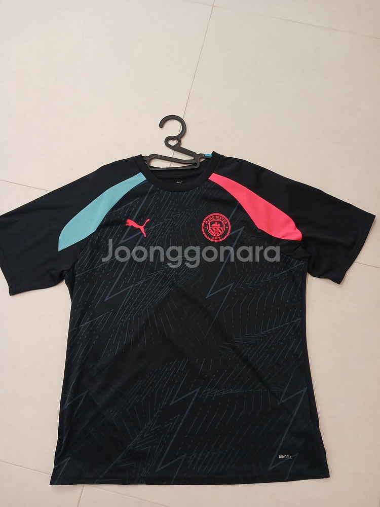 맨시티 프리매치셔츠 판매합니다.--0