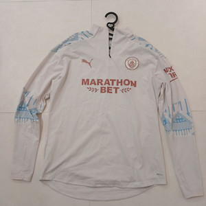 푸마 맨시티 1/4 짚 탑 판매합니다.