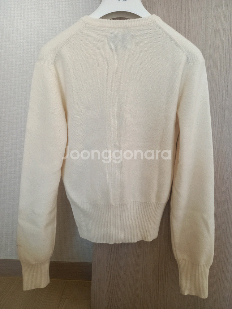 마뗑킴 타이포 패치 라운드 가디건--1