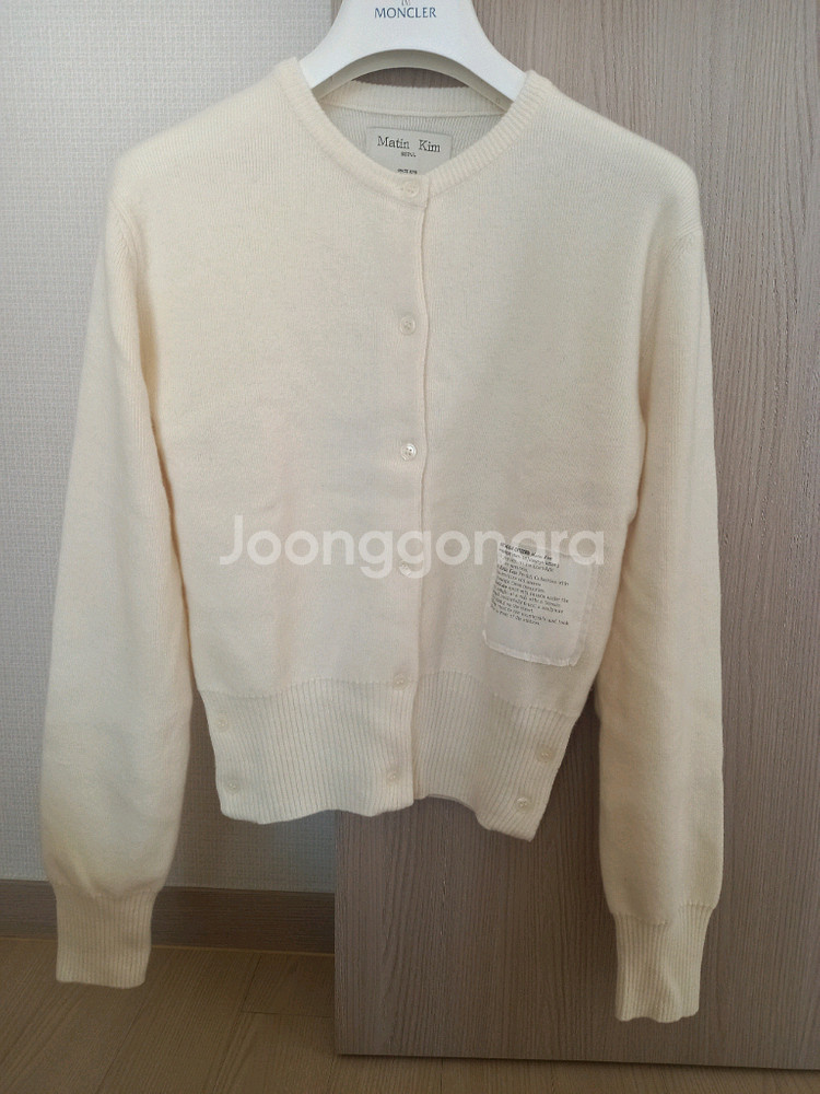 마뗑킴 타이포 패치 라운드 가디건--0