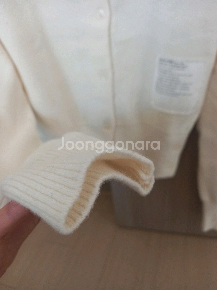 마뗑킴 타이포 패치 라운드 가디건--3