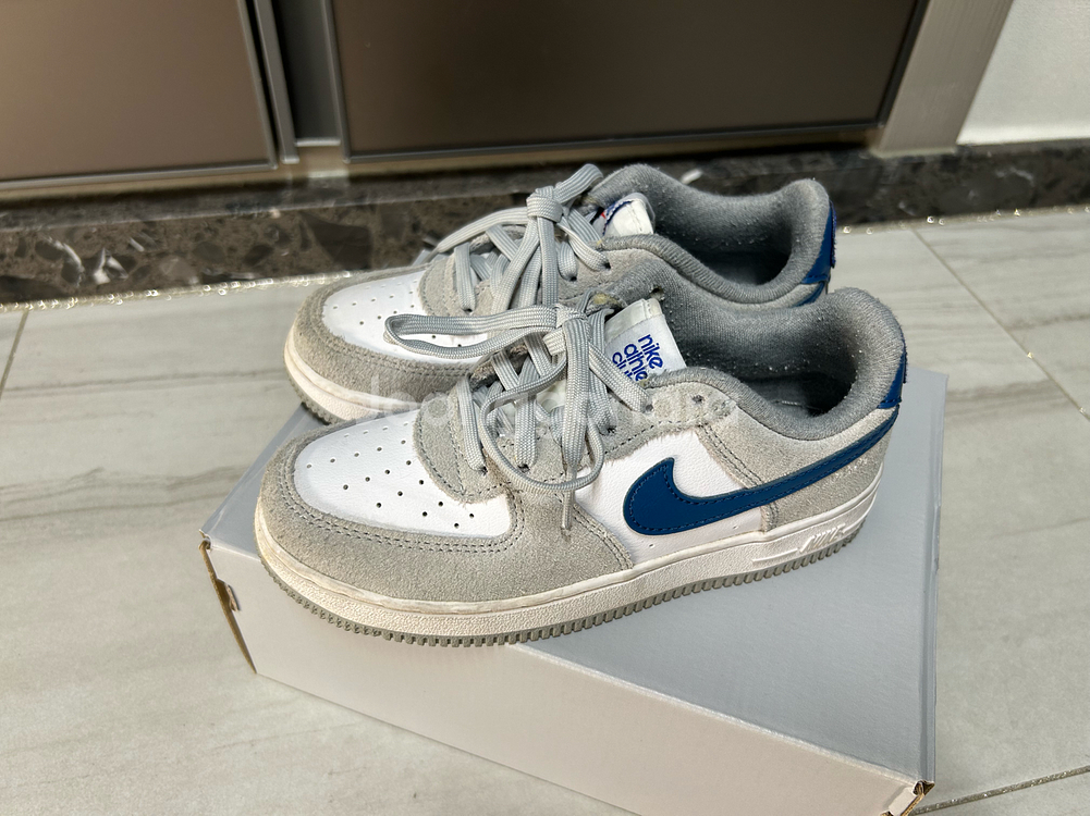 나이키키즈 에어포스 190사이즈 팔아요--0