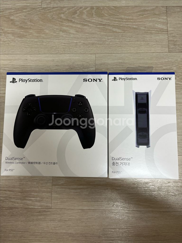 PS5 정품 듀얼센스5 검정+정품 충전기 미개봉 팝니다--0