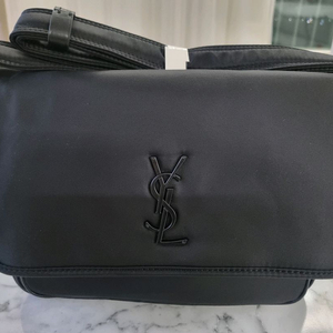 (새상품)입생로랑 니키 메신저백