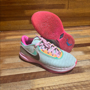 나이키 르브론20 베얼리그린