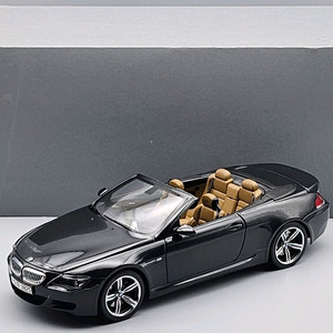 1:18 BMW M6 컨버터블 (E64, 교쇼)
