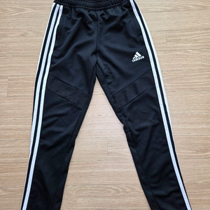 나이키 키즈 티셔츠 & 아디다스 바지