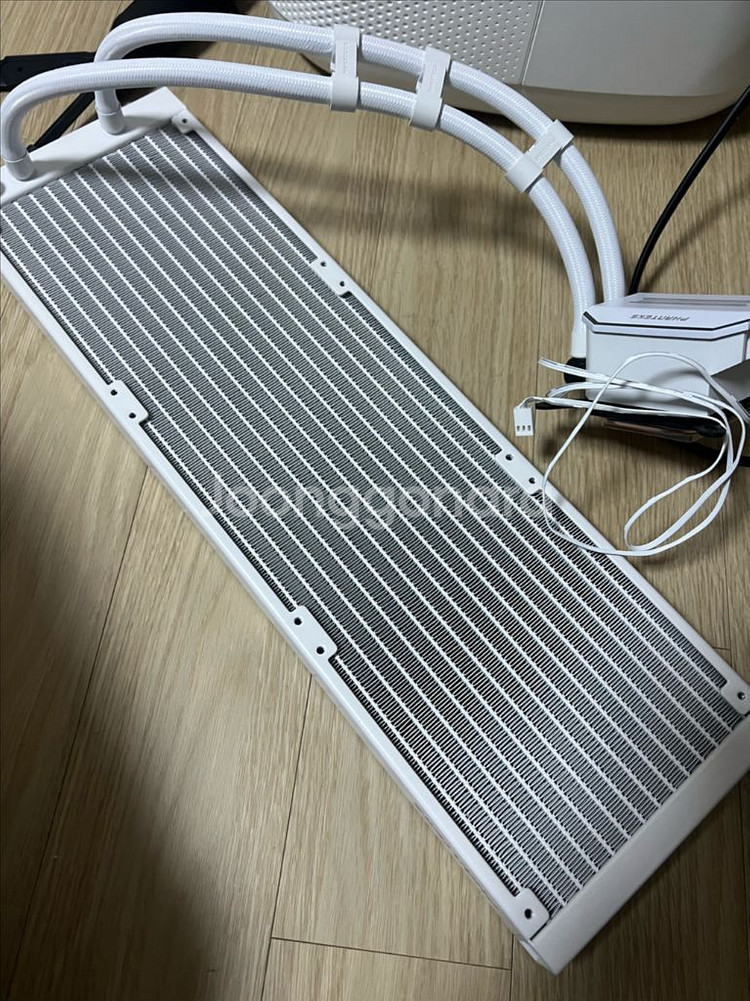 Phanteks GLACIER ONE 420 D30 (화이트)--3