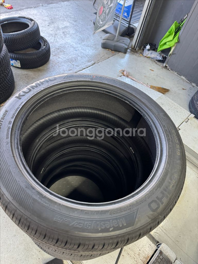 마제스티9 EV TA91 255/45/19 거의 새제품 팝니다--2