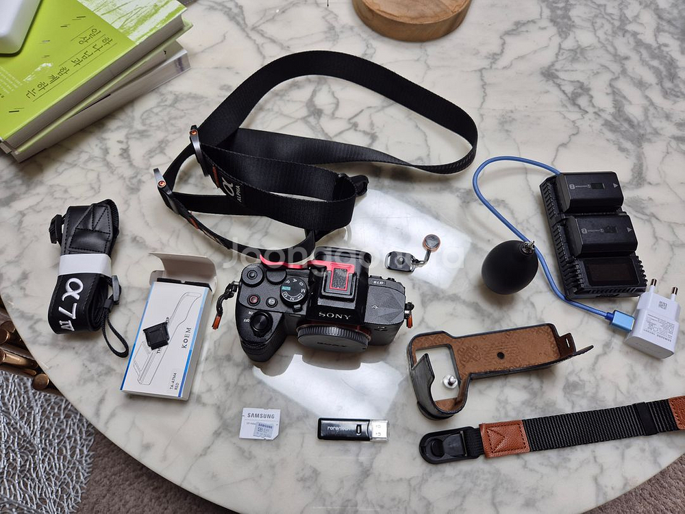 풀프레임 미러리스 카메라--1