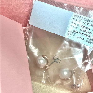 제이에스티나 진주 귀걸이 미개봉 새상품 (아이유 Pick)