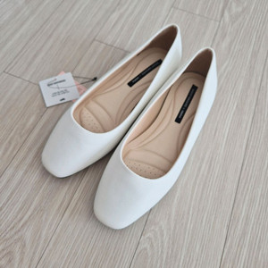 슈펜 화이트 플랫슈즈 245 새상품 / 여성 신발 여성