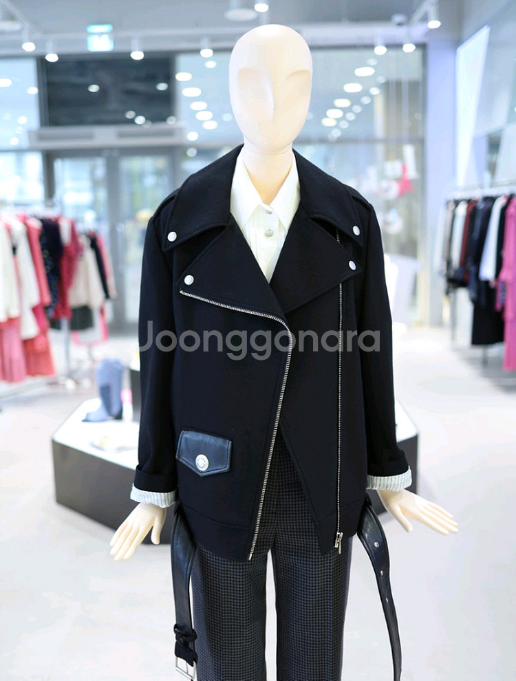 ( 새상품) 럭키슈에뜨 라이더 재킷형 패딩--0