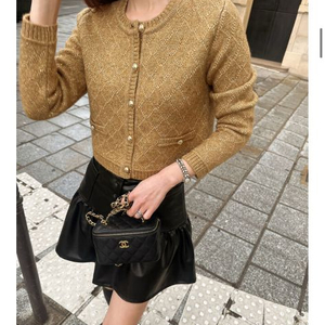 더로랑 펄시퀸 니트 가디건 자켓 골드 하객룩