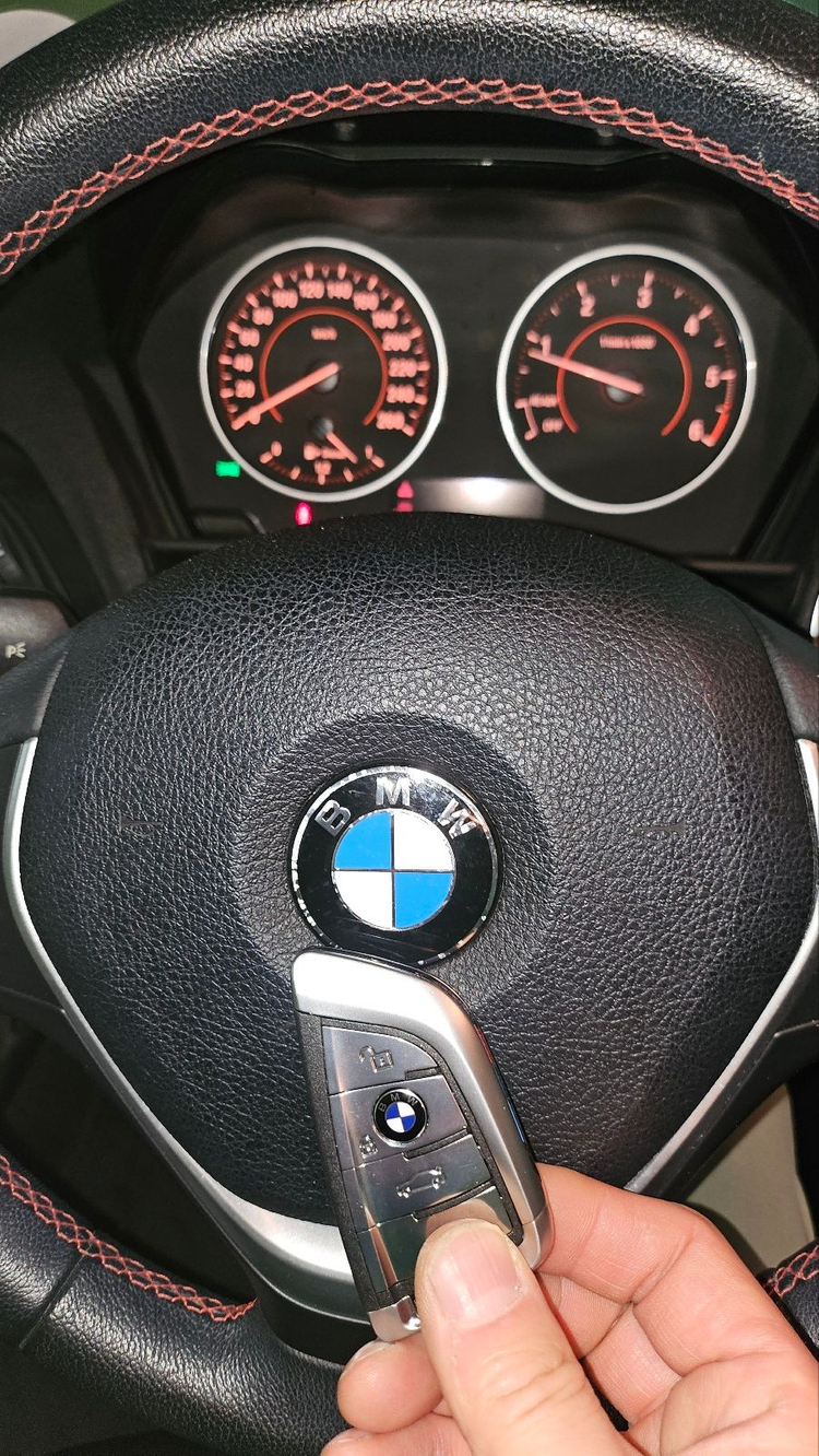 BMW 118d 1시리즈 2014년식 분실 후 신형 스마트키 추가 제작 완료 이미지