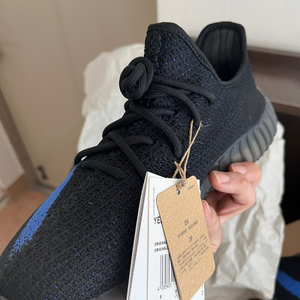 아디다스 이지부스트 350 V2 다즐링블루 275사이즈 판매합니다. 이미지