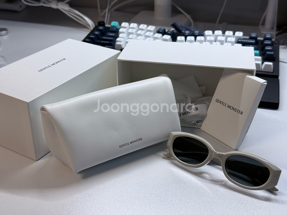 [풀박] 젠틀몬스터 보이드 그레이 선글라스--0