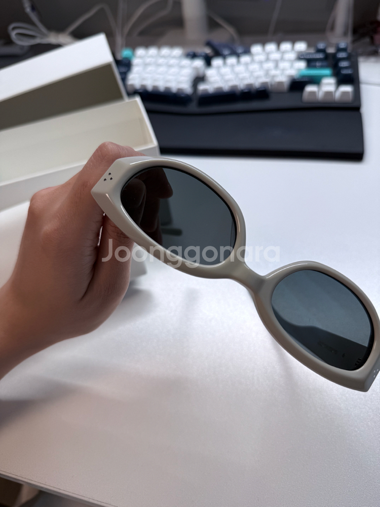 [풀박] 젠틀몬스터 보이드 그레이 선글라스--4