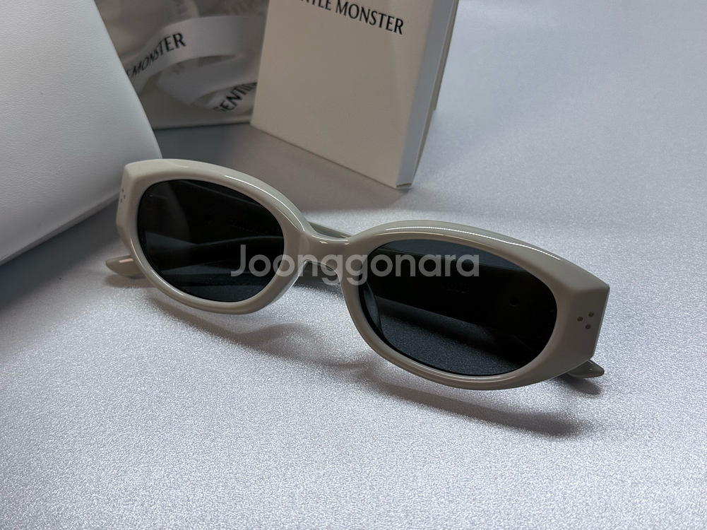 [풀박] 젠틀몬스터 보이드 그레이 선글라스--1
