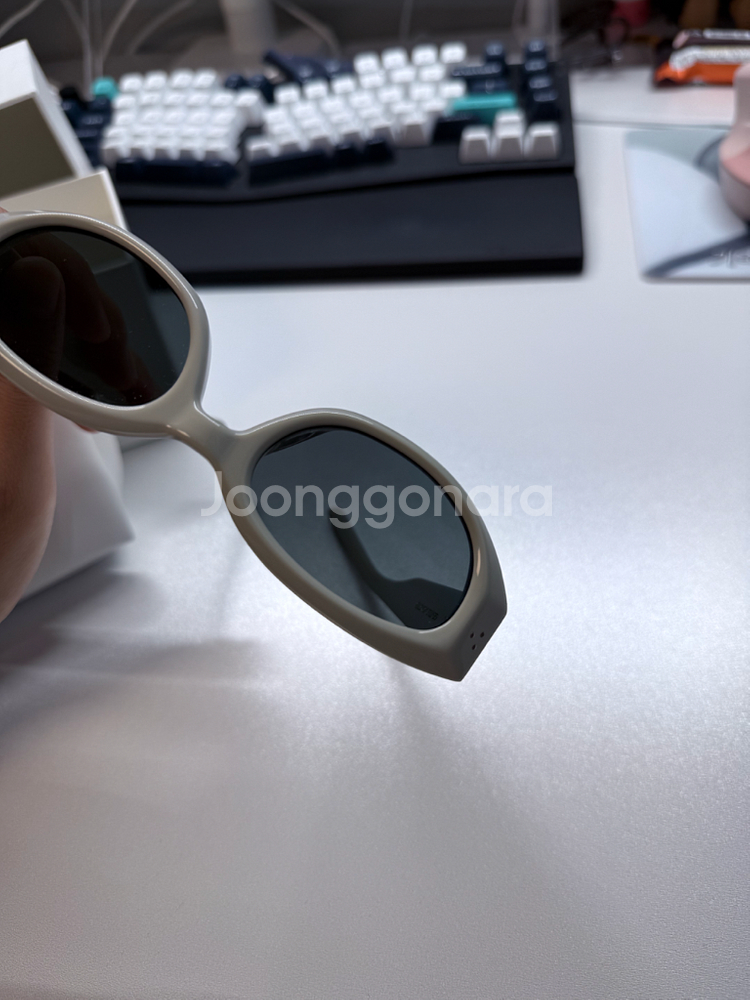 [풀박] 젠틀몬스터 보이드 그레이 선글라스--5