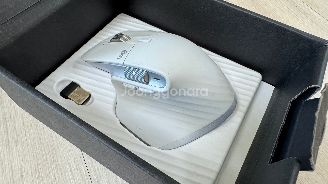 로지텍 MX Master3s 무선 마우스 판매합니다.--1