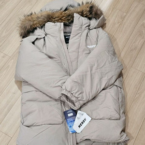 (새상품)널디 리얼 퍼 미드 다운 패딩 베이지 남녀공용