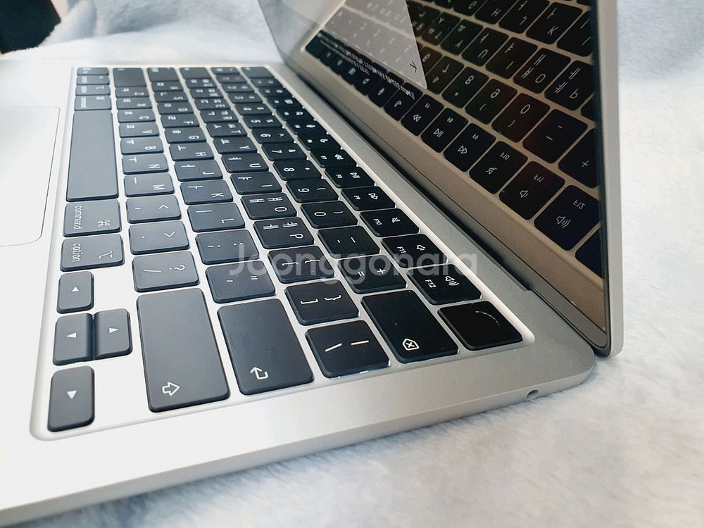 개봉 신품급 맥북에어13 M4 램16GB 10core MW0X3KH/A 판매합니다--9