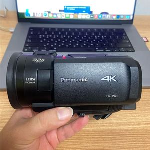파나소닉 HC-VX1 4K 캠코더입니다. 이미지