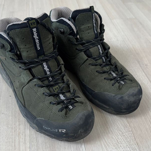 캠프라인 포스2 고어텍스 등산화 판매합니다.