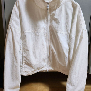 스파오 크롭 윈드 브레이커 SPJJF23G01