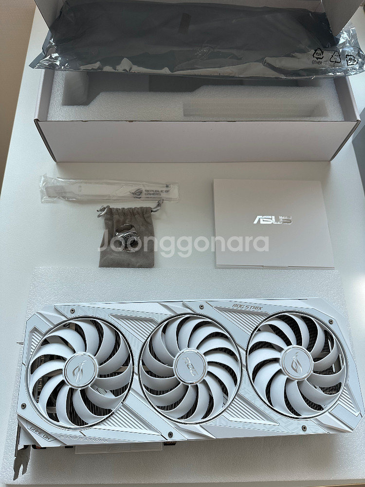 ASUS ROG STRIX RTX 3090 화이트 24GB--0