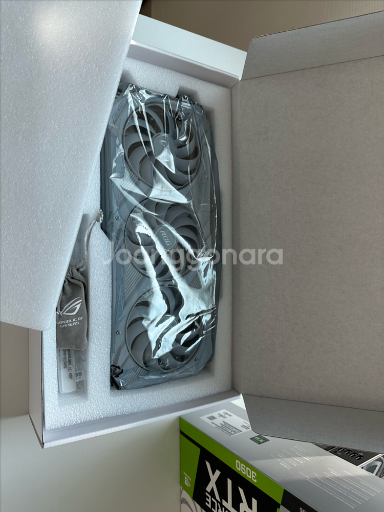 ASUS ROG STRIX RTX 3090 화이트 24GB--6