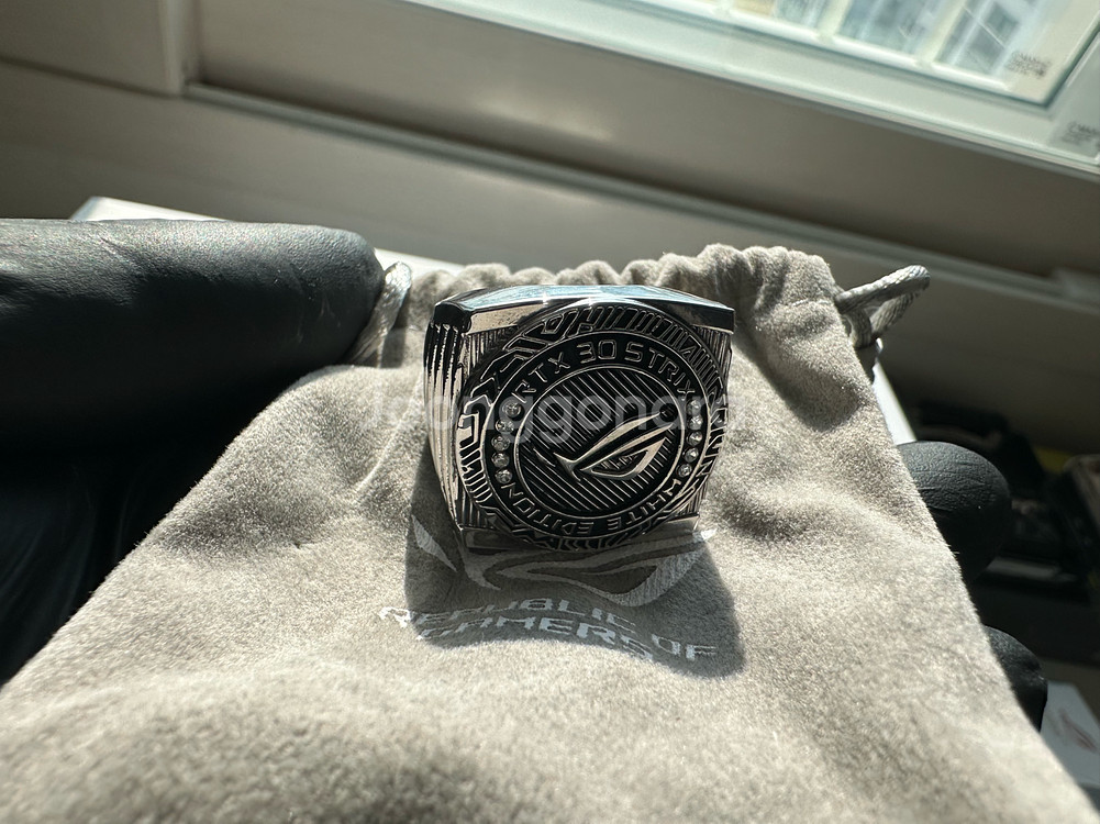 ASUS ROG STRIX RTX 3090 화이트 24GB--8